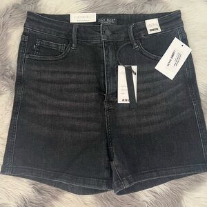 Judy blue midnight/black Toker washed denim high-waisted shorts!🖤